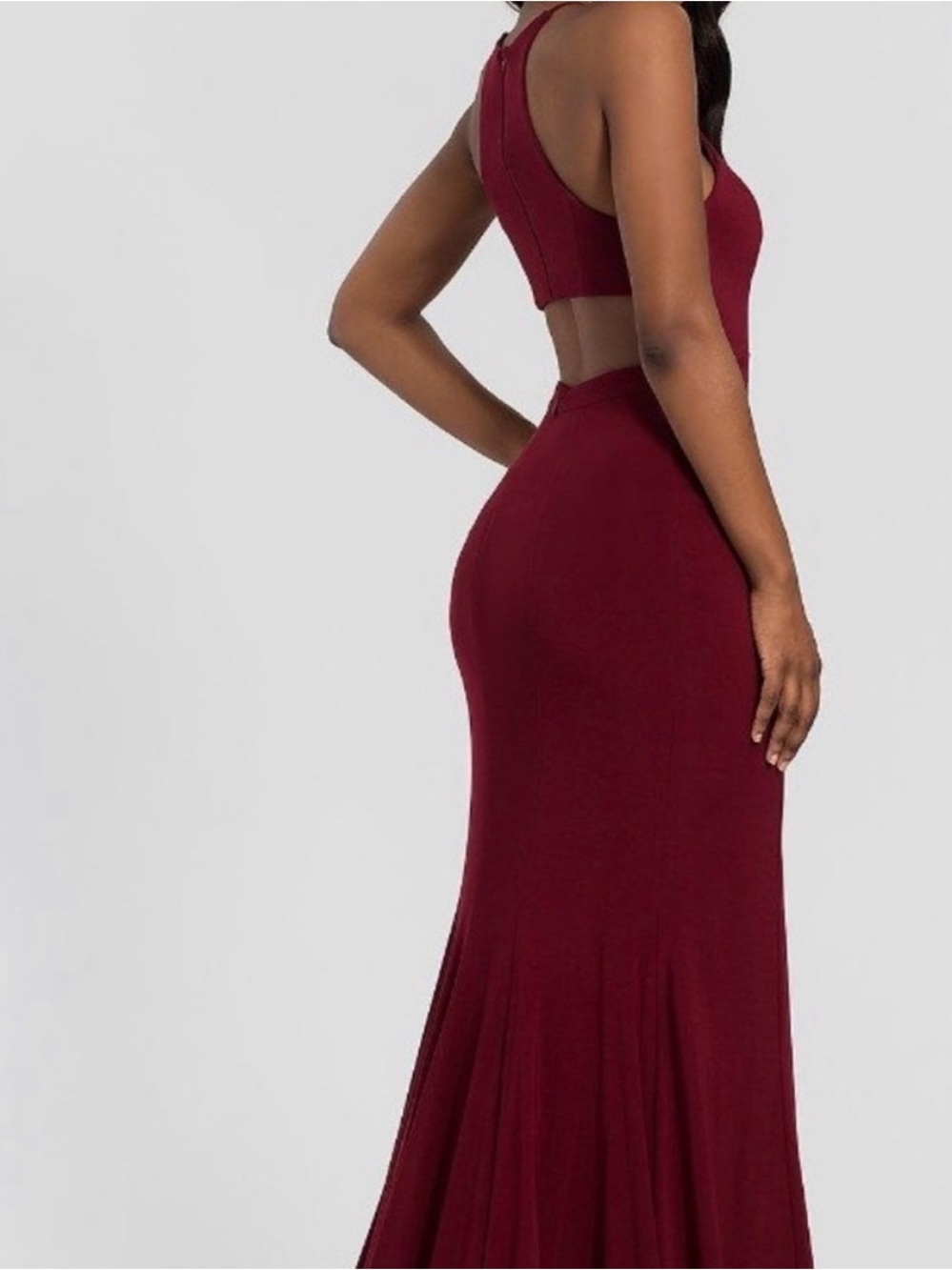Faviana Sleeveless Halter Wine Evening Gown with cut out back NWT sz 2 Prom
